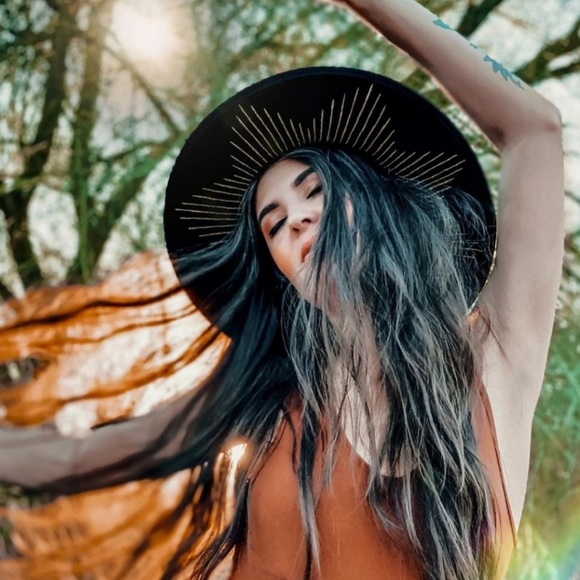 Luna Bloom Accessories - NWT The Luna Bloom Life Davos Hat Hand Painted